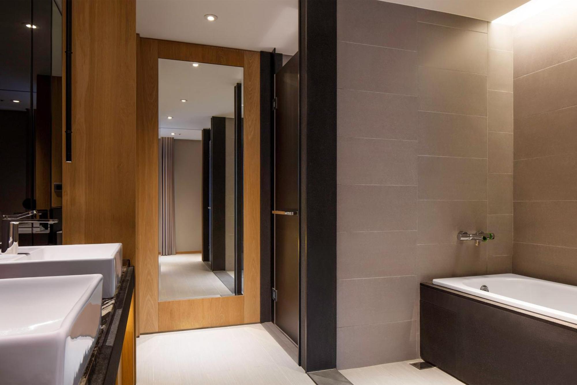 Aloft Taipei Zhongshan Exterior photo